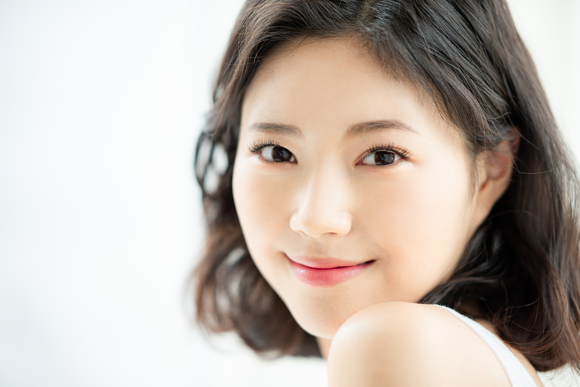 眉毛清秀入鬓,可以获得名誉.