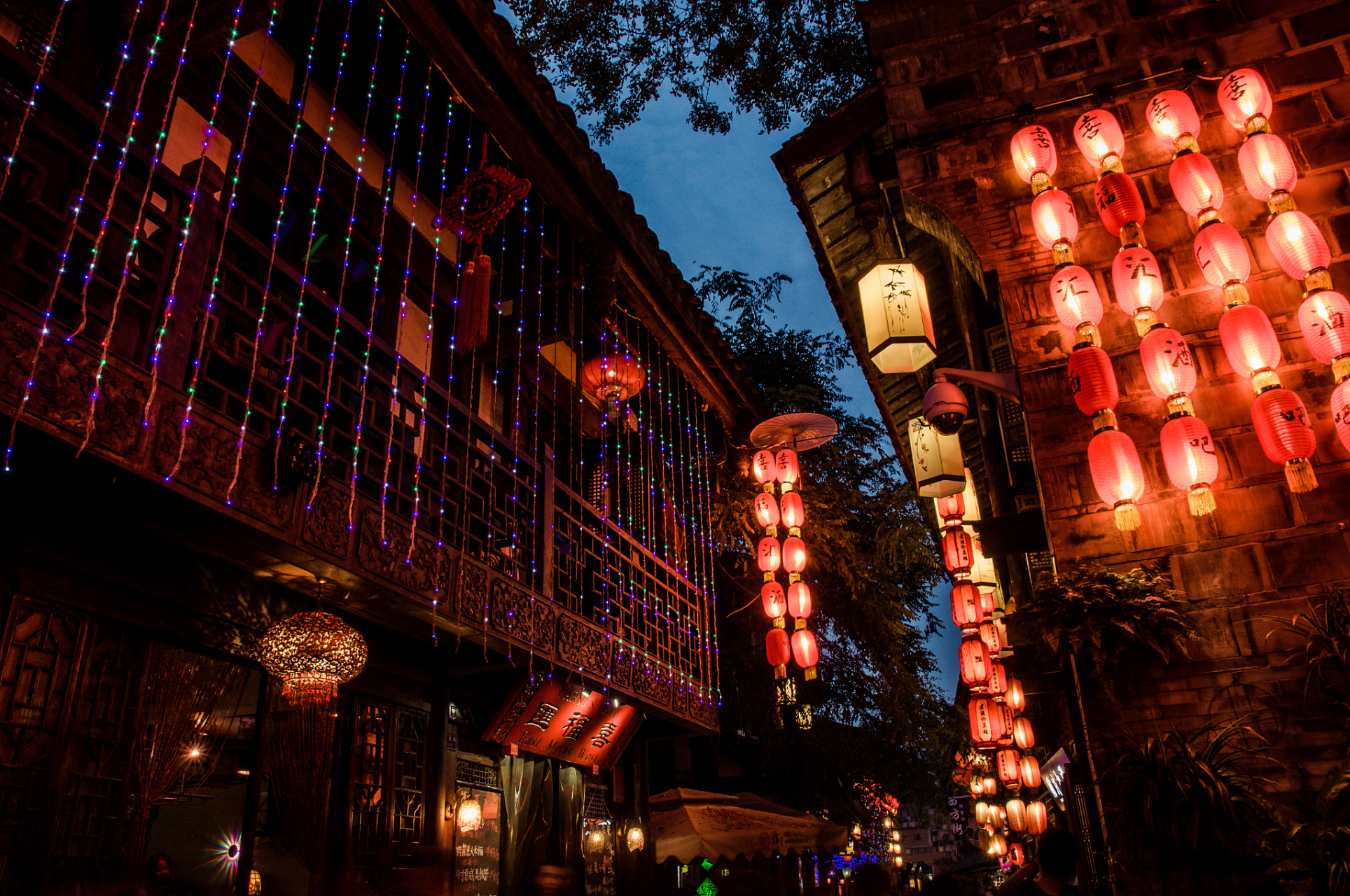 漫步在这条老街上,仿佛时光倒