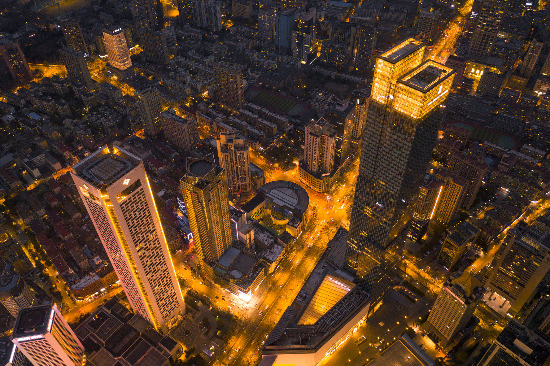 如果您正在寻找南京最美的夜景,那么您一定不要错过以下几个绝佳的