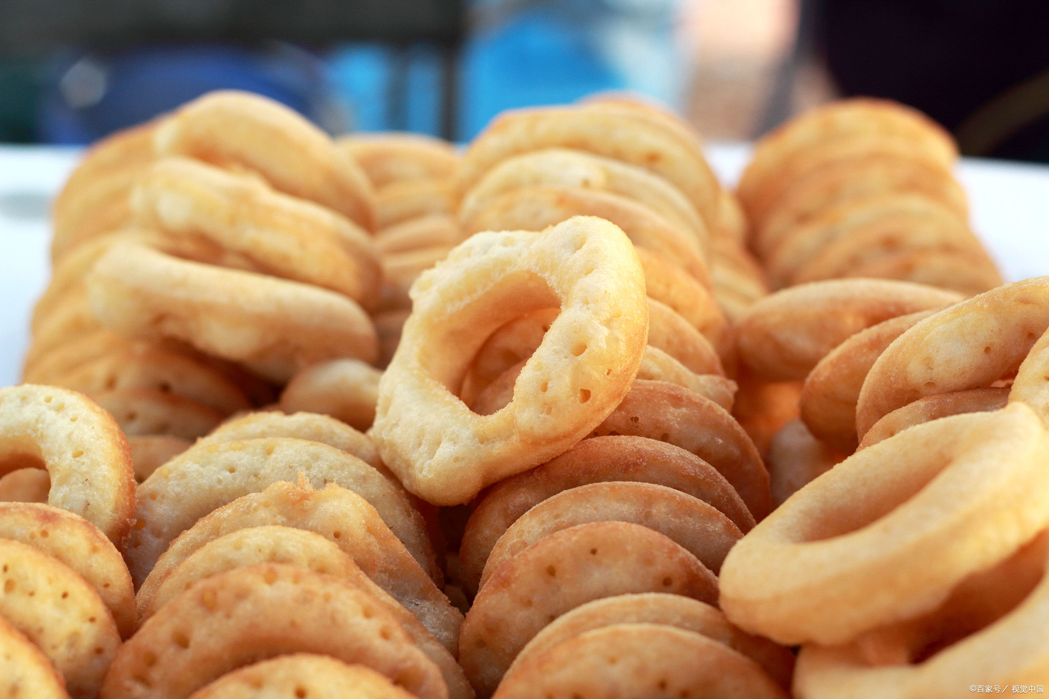 就是这种像耳朵一样的饼子,它又叫猫耳朵