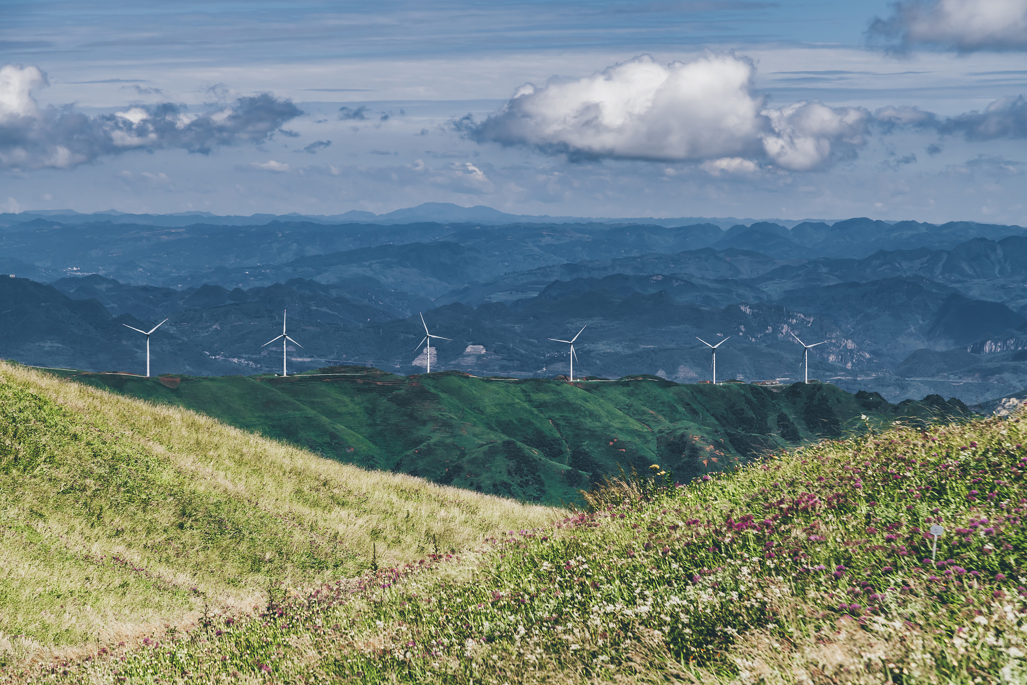 恩施利川汪营的齐岳山风车超壮观!