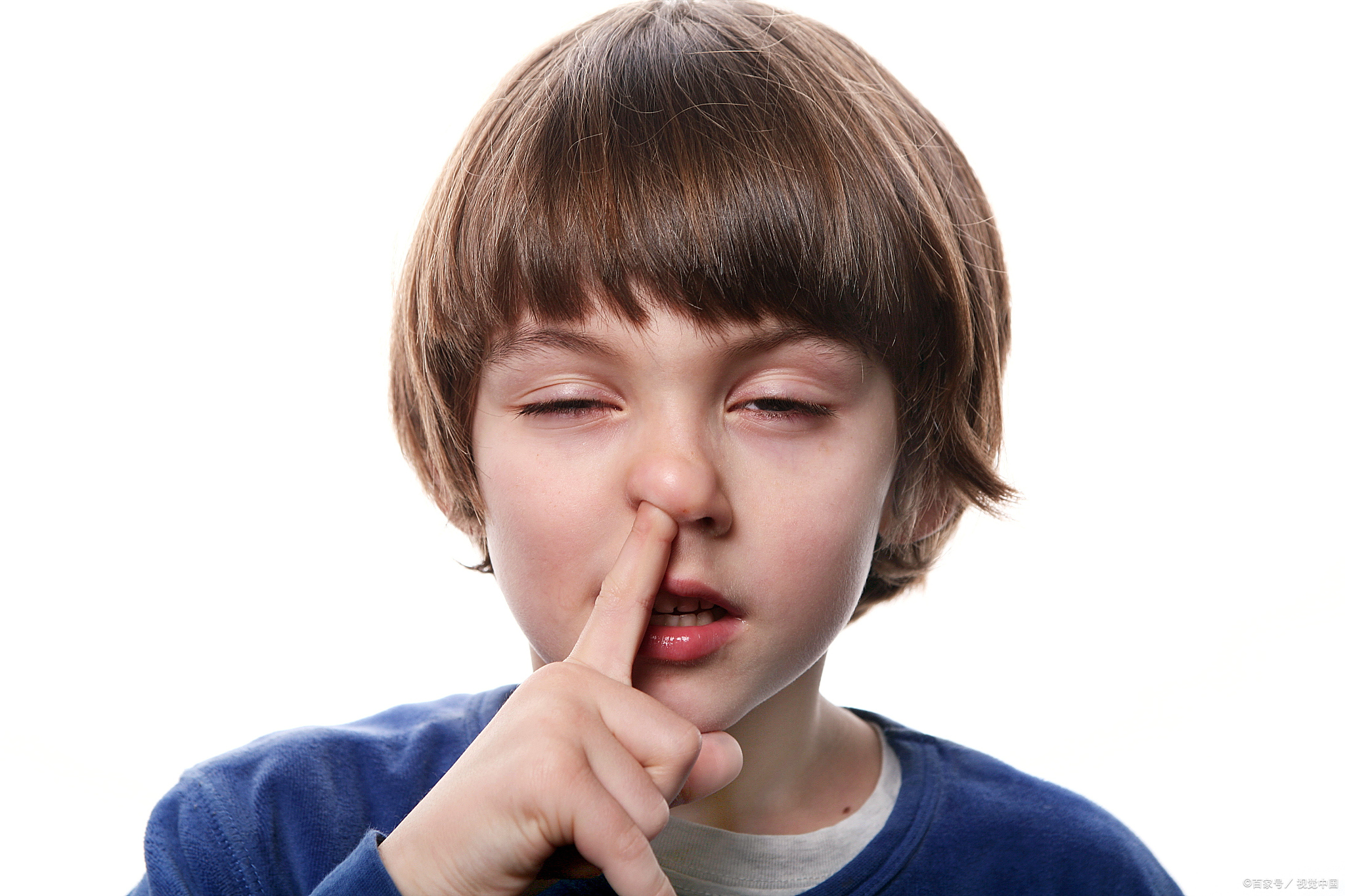 为什么许多人都喜欢抠鼻孔呢,因为抠鼻孔最大的好处就是爽!