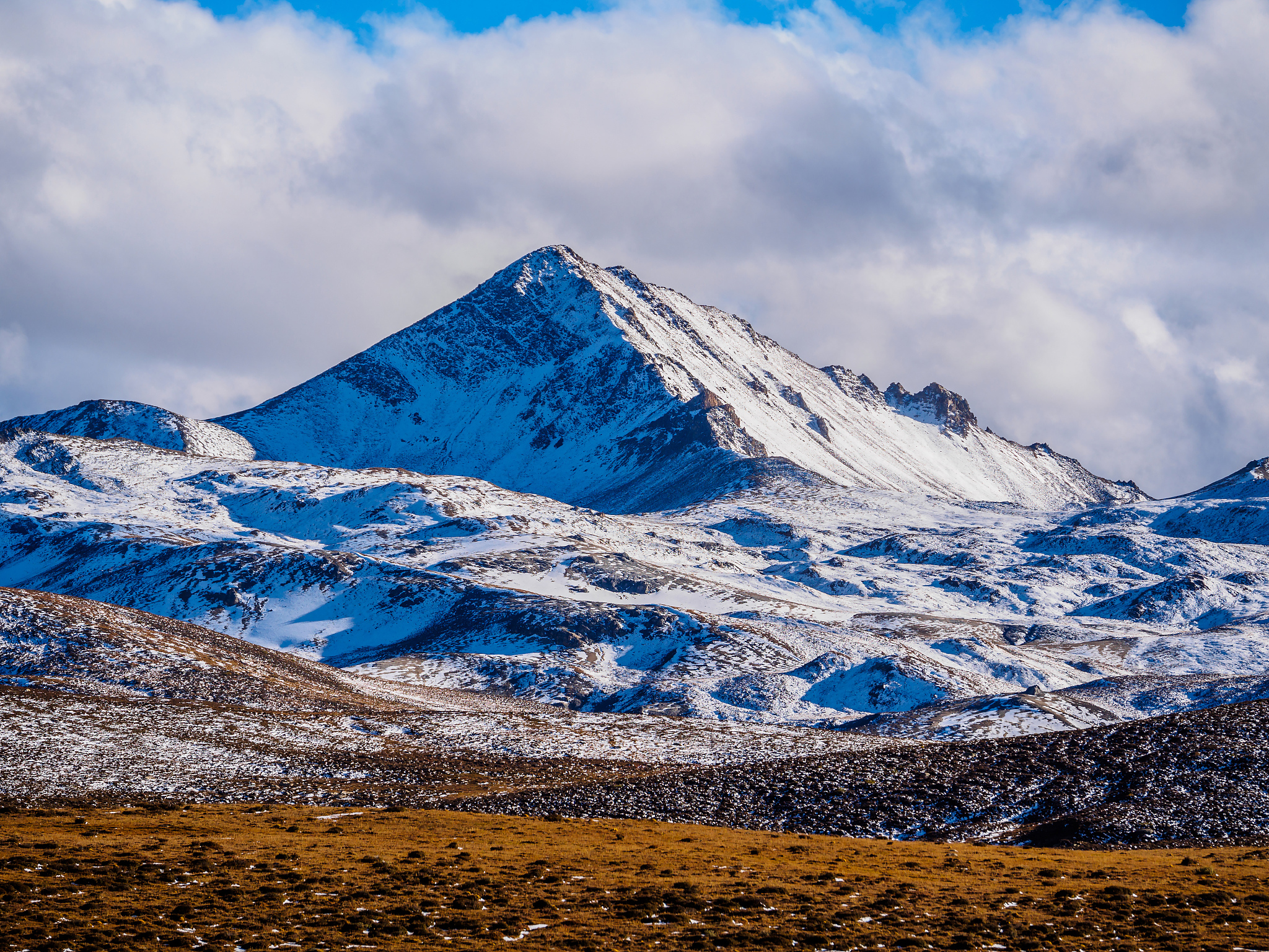 哈巴雪山,不仅仅是一座山峰,更是一个充满机遇和挑战的地方