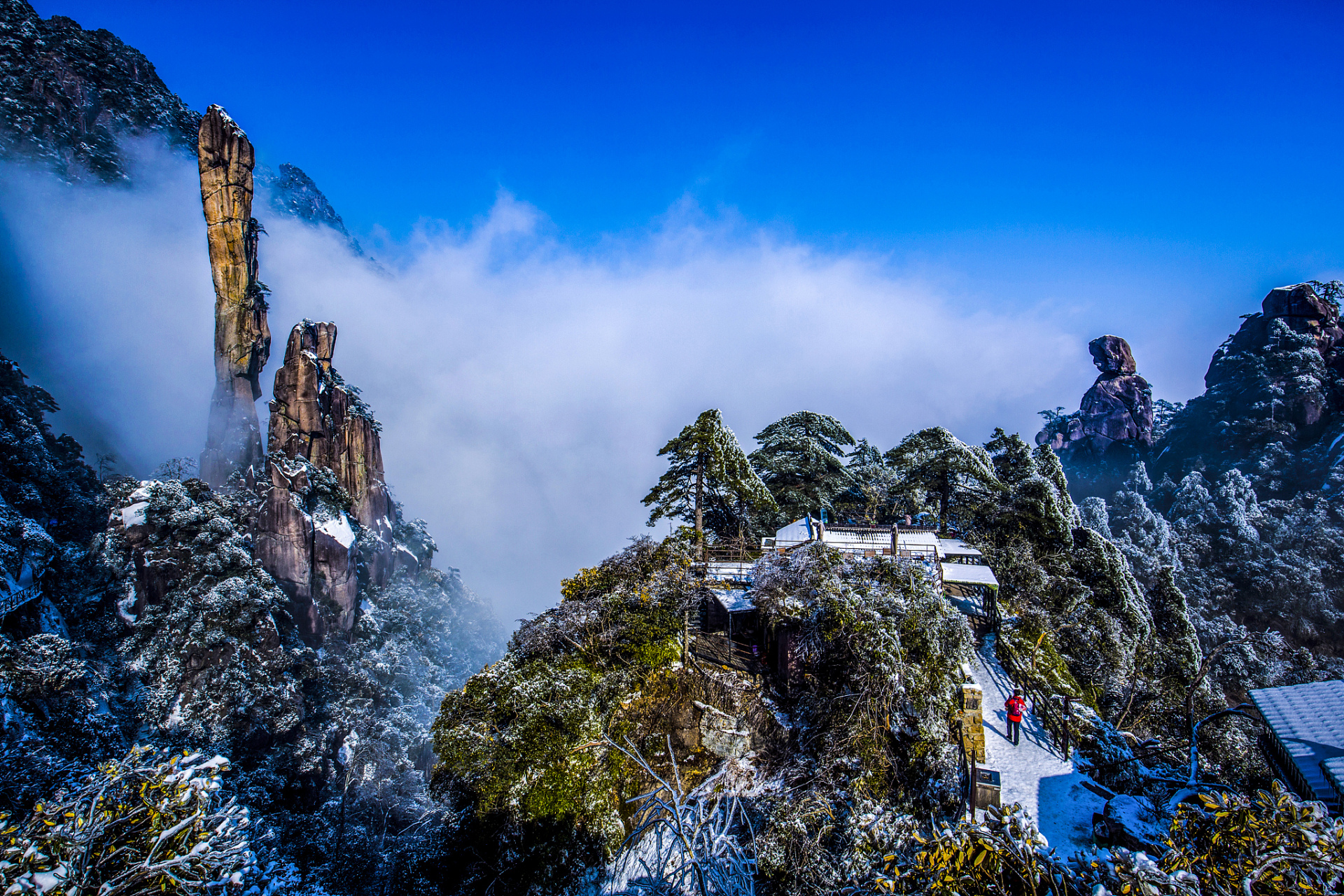 三清山旅游景点攻略: 三清山,位于中国江西省上饶市玉山县与上饶德兴