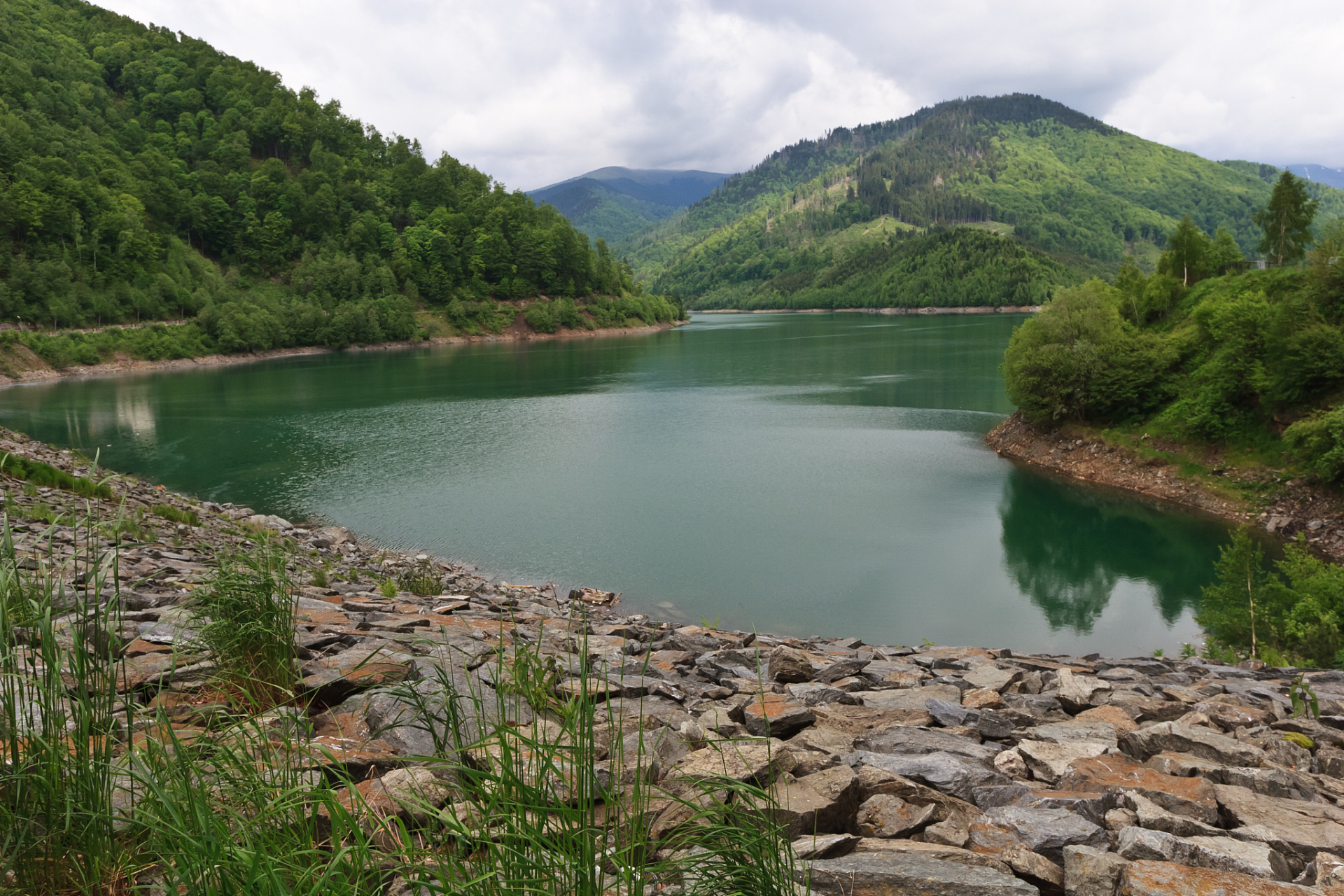 孟达天池水利风景区不仅有着丰富的自然景观,还有着悠久的历史文化和