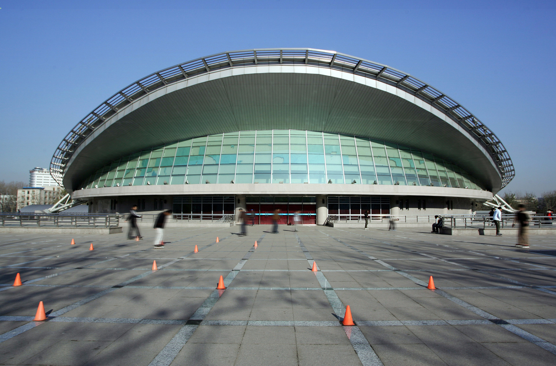 泉州海峡体育馆屋顶被台风掀翻# 台风"杜苏芮"登陆福建 泉州海峡体育