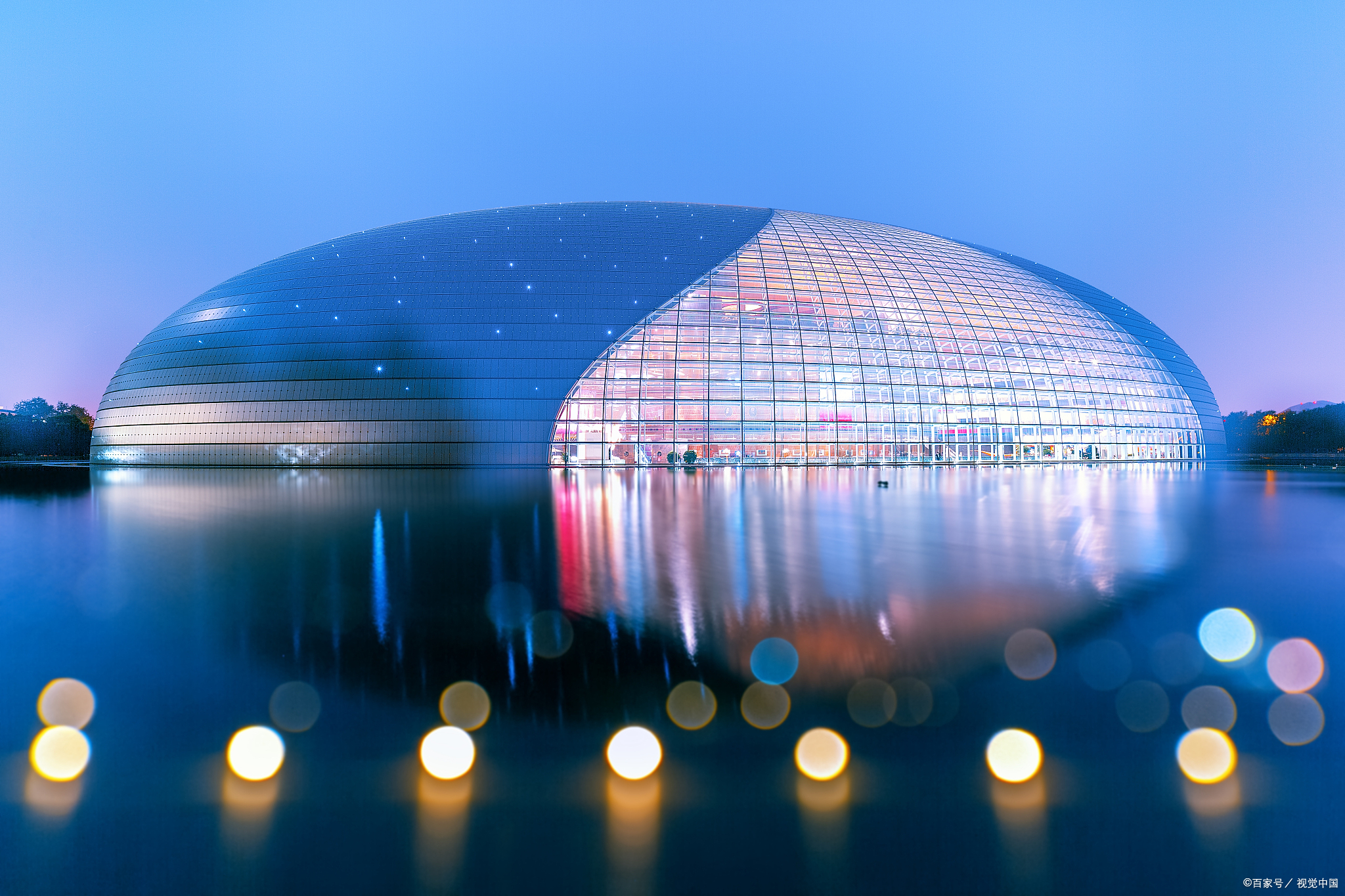 北京国家大剧院之旅:艺术与历史的完美融合  走进国家大剧院,我仿佛