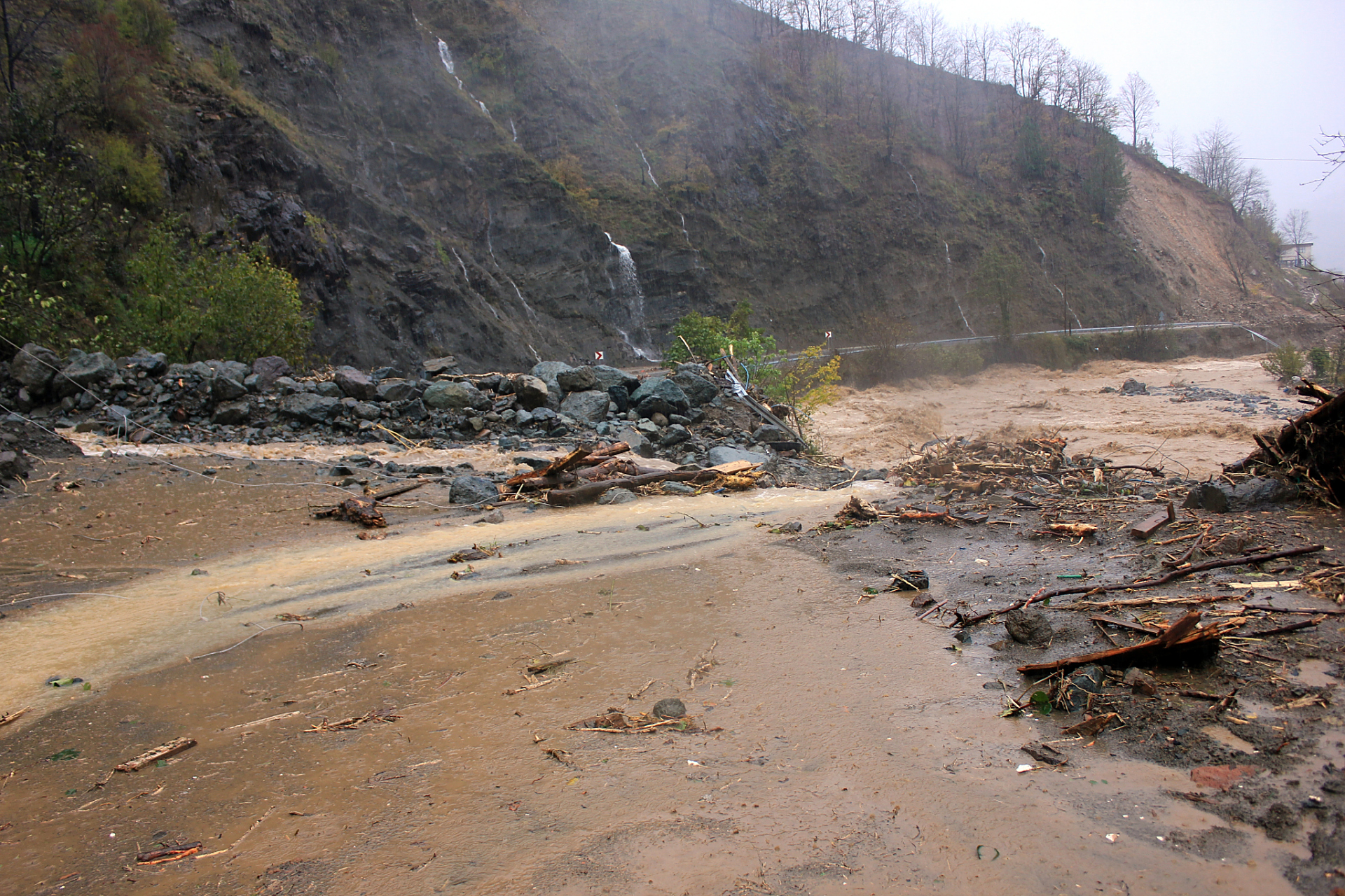 甘肃省甘南州夏河县发生山洪灾害# 据甘肃省甘南州夏河县应急部门