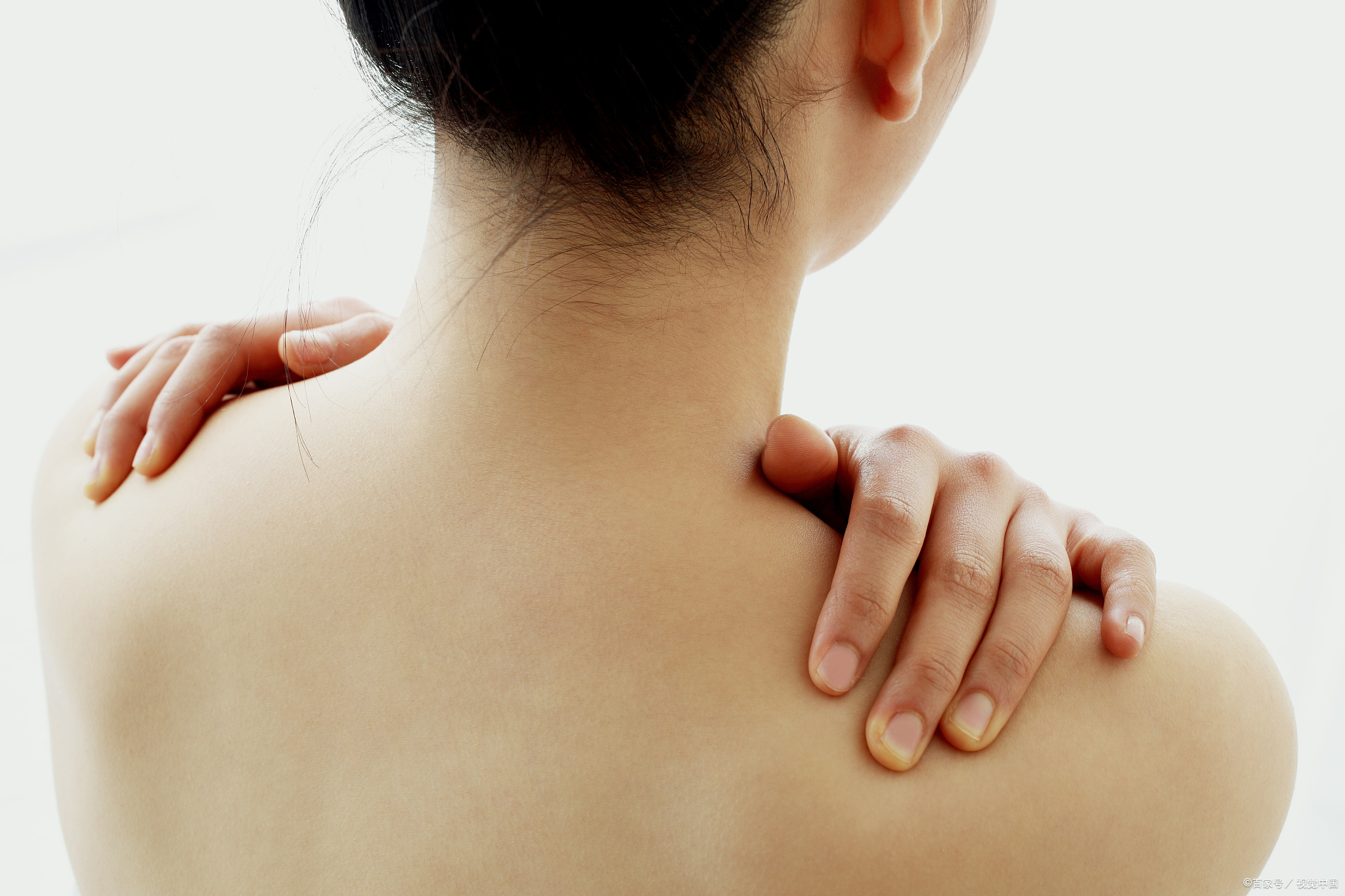 【患者自述】:后背肩膀缝疼,如针刺一般,已经持续了一段时间.