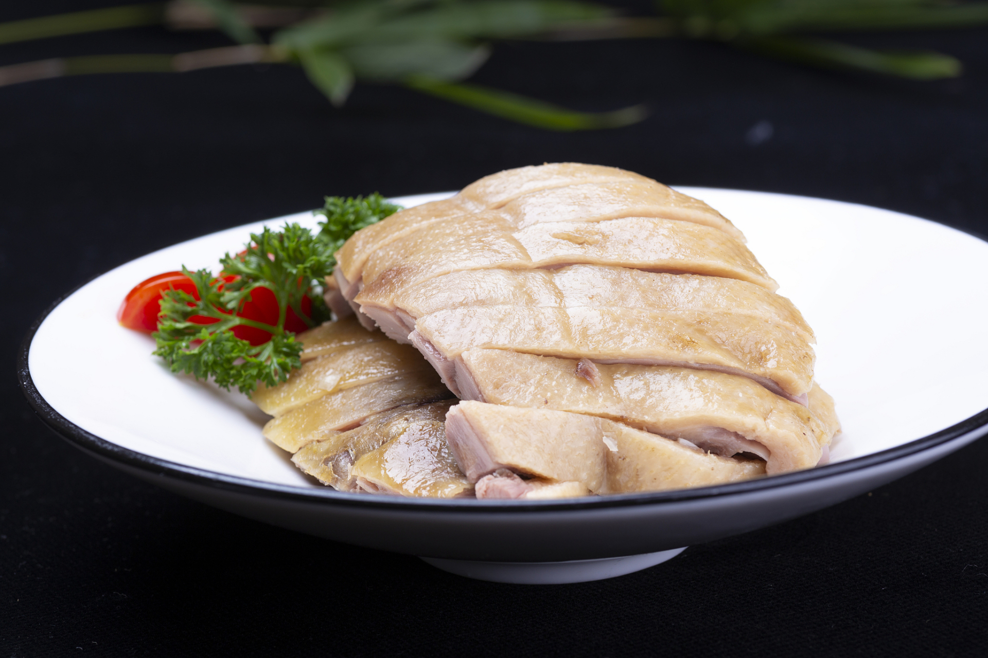 南京盐水鸭,一场味觉的盛宴!🍽️ 南京,这座充满历史韵味和文化底