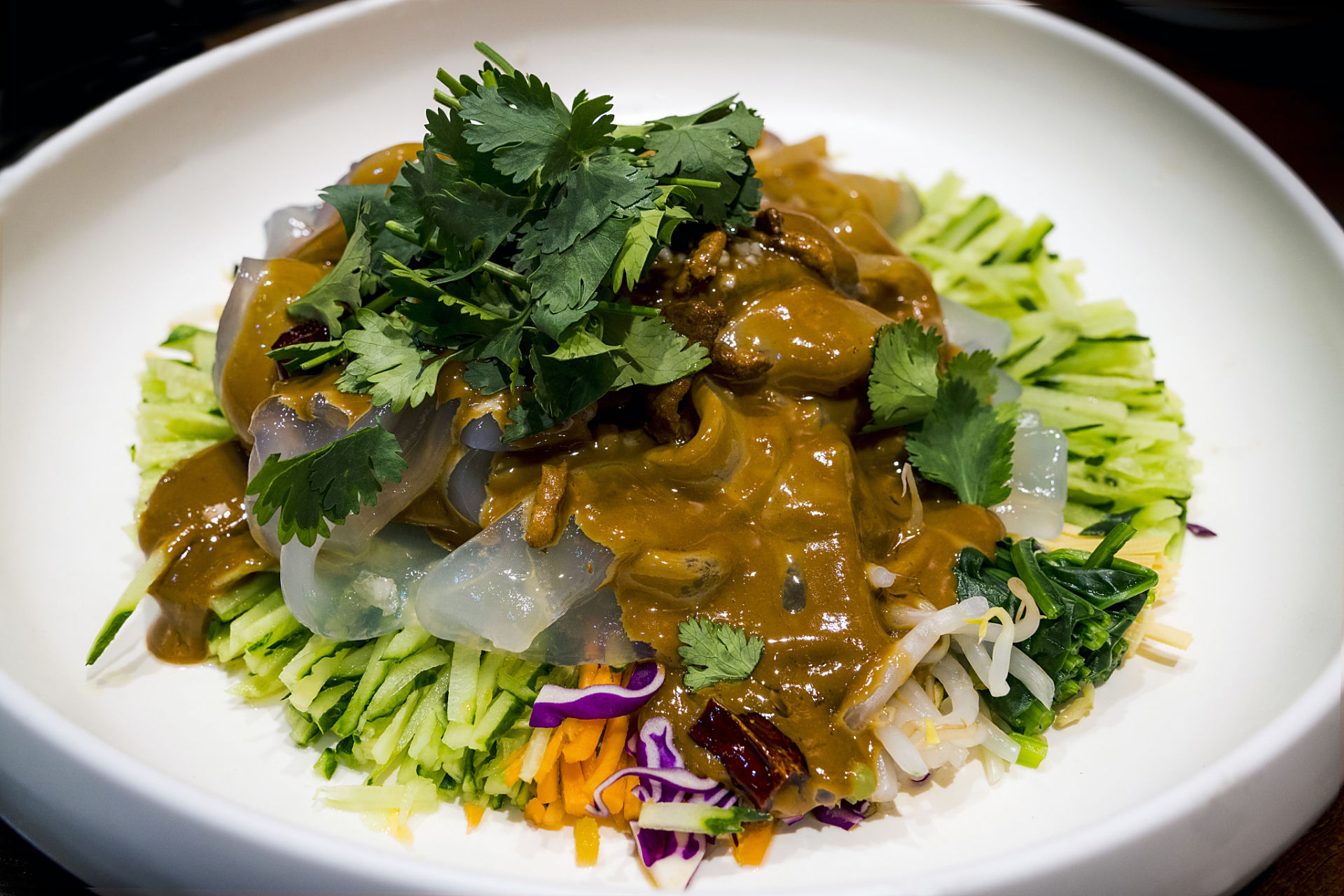 大拉皮通常是使用木薯淀粉,马铃薯淀粉,红薯淀粉,豆类淀粉等制成的