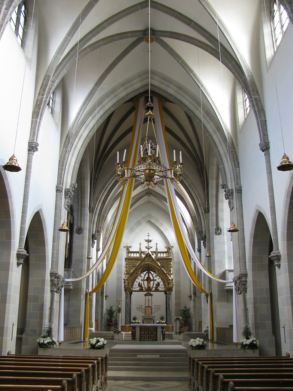 在巴黎的心脏地带,隐匿着一座让灵魂得以栖息的圣地——玛德莲教堂