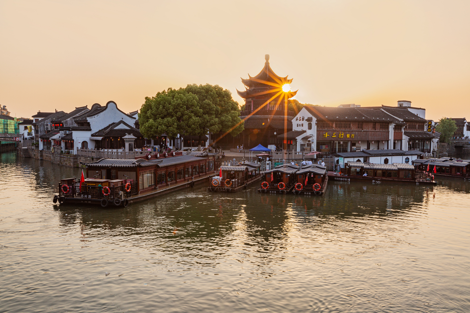 江苏靖江旅游景点有哪些?今天带你领略靖江的美景.  靖江是江苏省的一