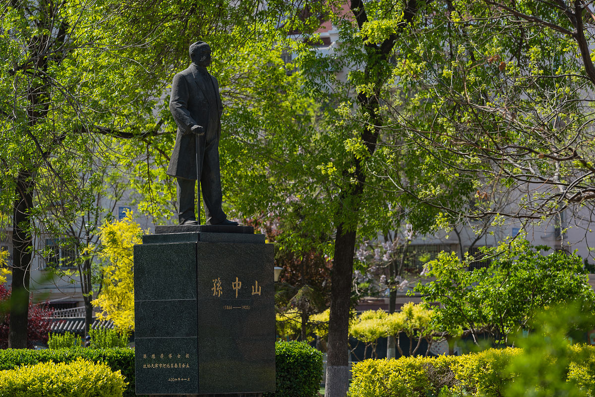 漫步天中山文化园