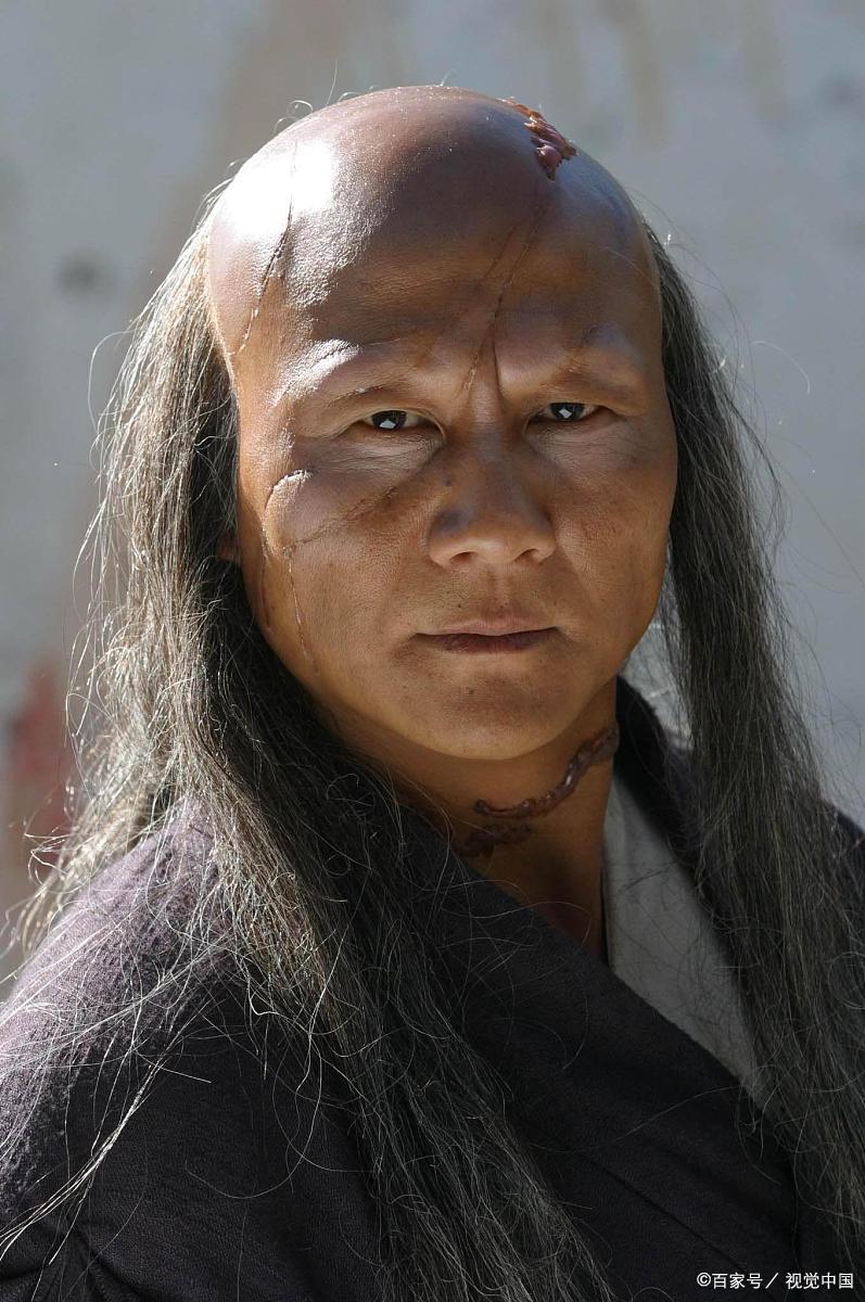 乔峰一句"我乔峰要走,你们拦得住吗",声音像打雷一样震得人耳朵发麻