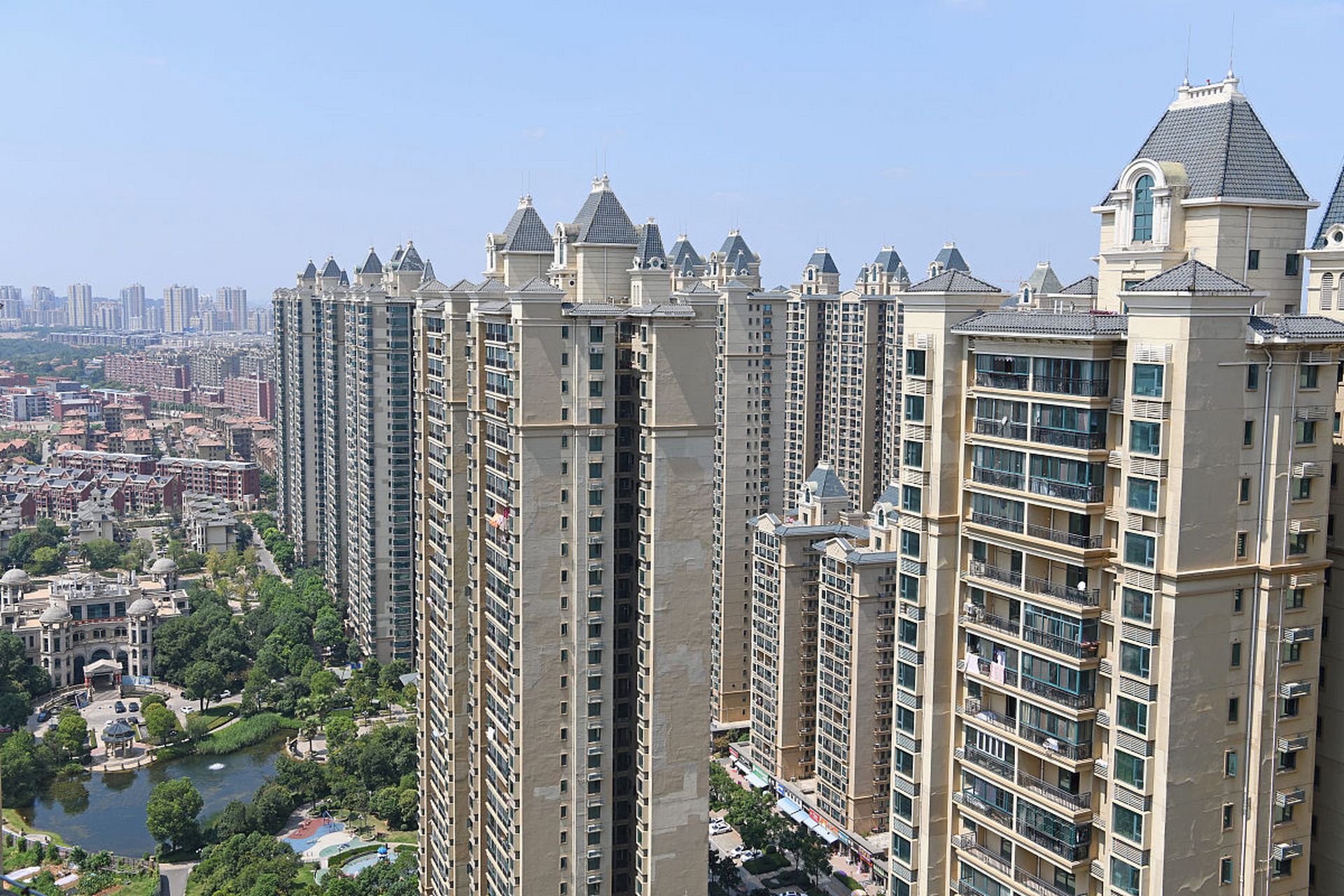 简单来说,他的财富如今已经变成了欠款,这还只是账