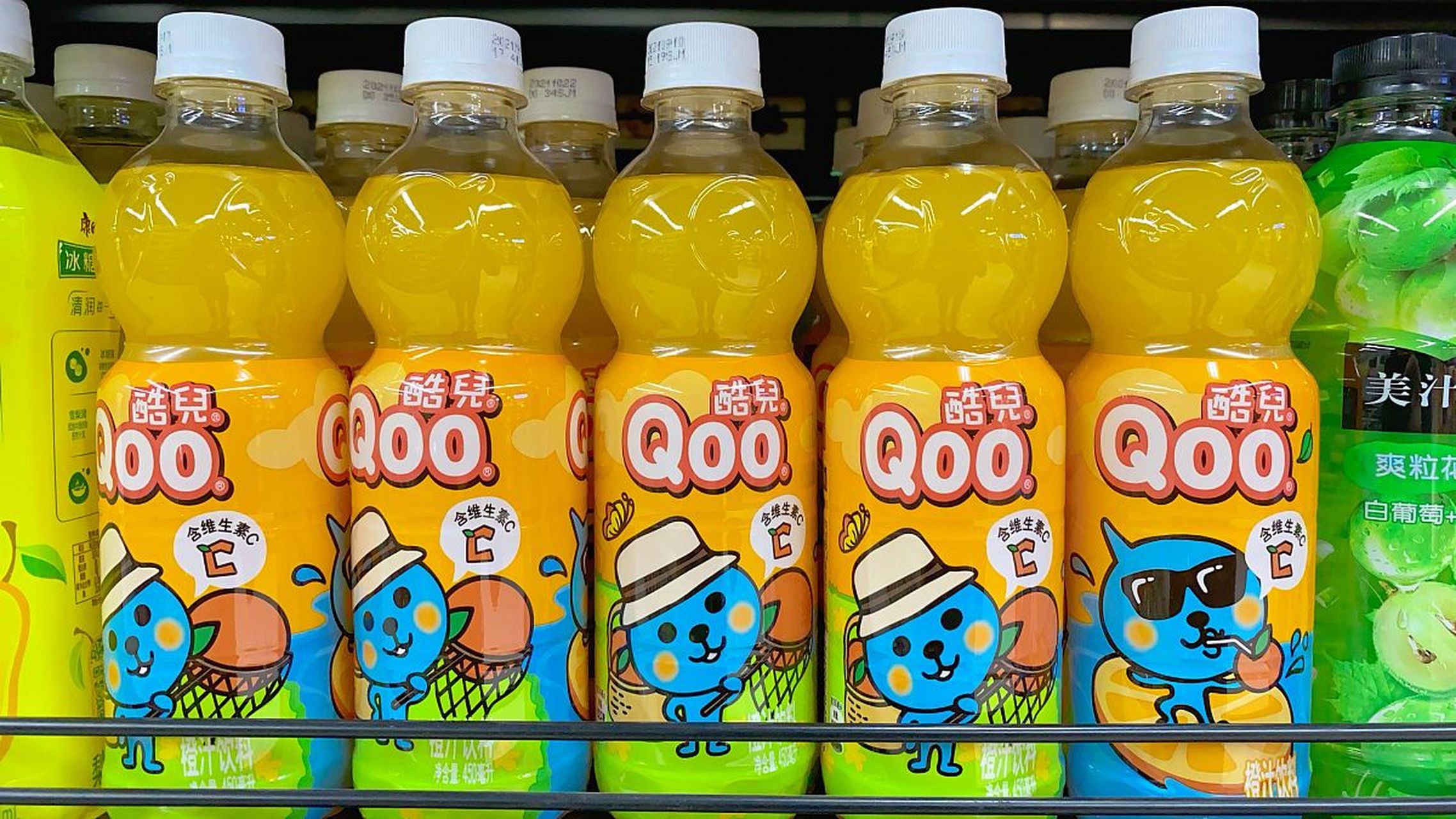 酷儿饮料是我们童年的美好回忆,独特的口感和可爱的包装让我们怀念.