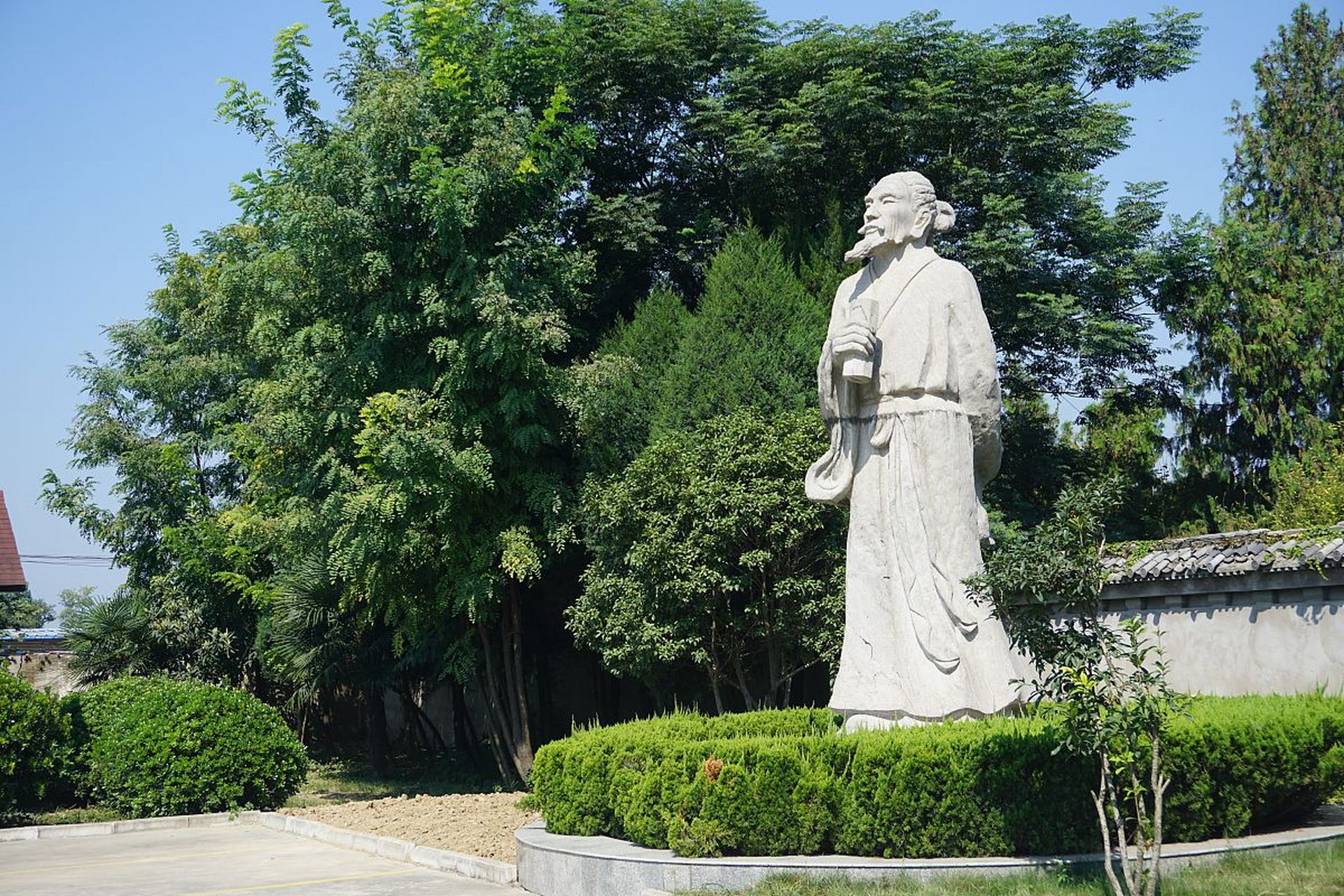 庄子的斗鸡哲學 从今年开春以来,在许多弘法的会场,一再被关心国事的