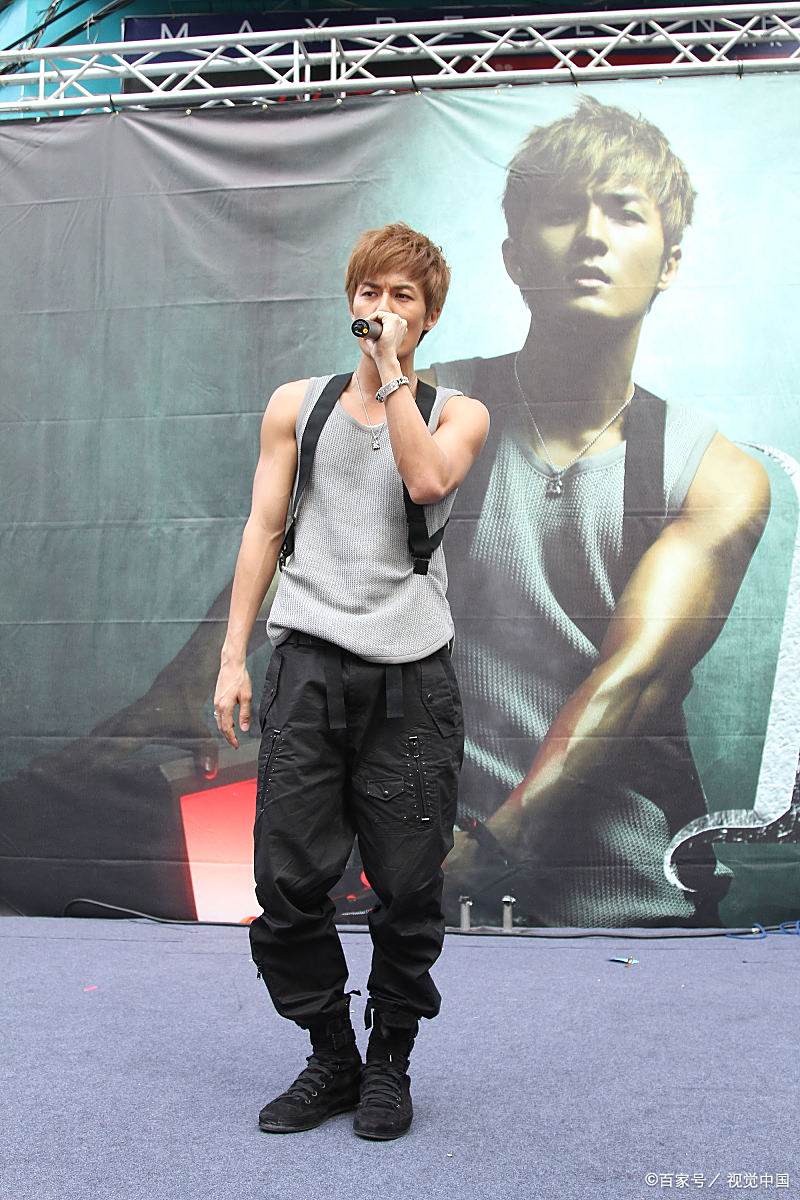 吴克群深情缅怀爷爷吴钟灵 ,11月17日,令人惋惜的消息传来.