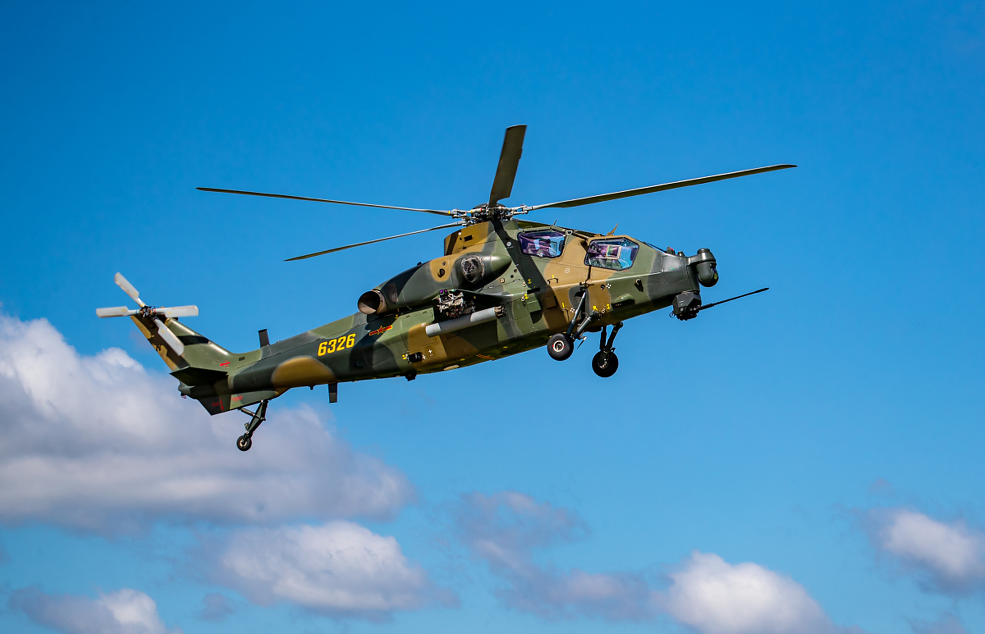 中国向巴基斯坦交付直10me 这是我国第一次出口武装直升机,据说这是