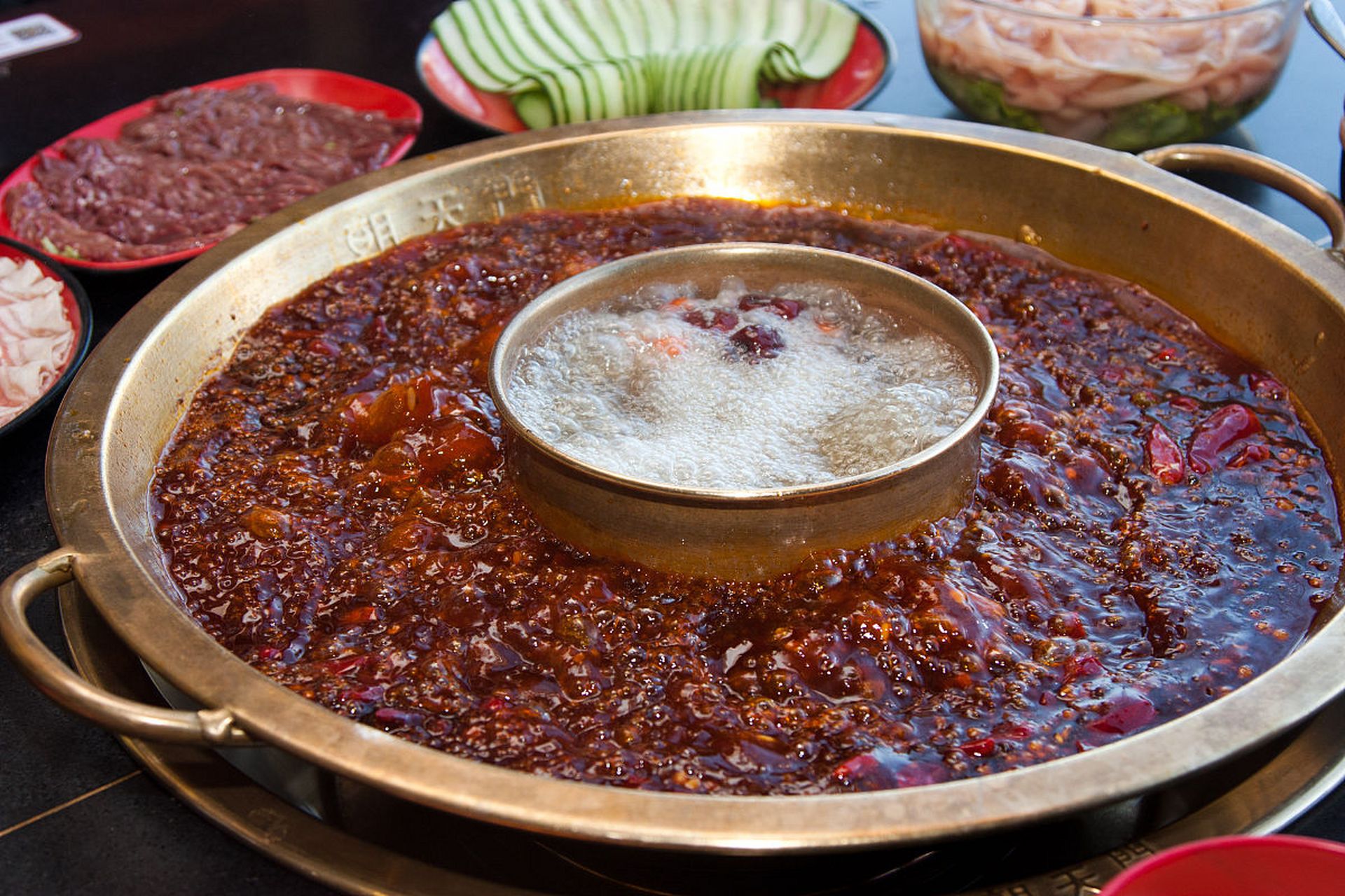 冬天在成都,如何吃到最正宗的麻辣牛油火锅?