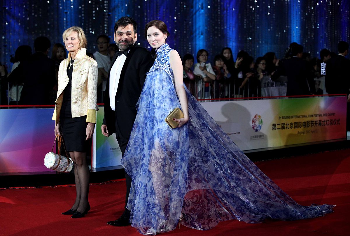 席琳迪翁在埃菲尔铁塔的献唱,简直是巴黎之夜最闪耀的星光!