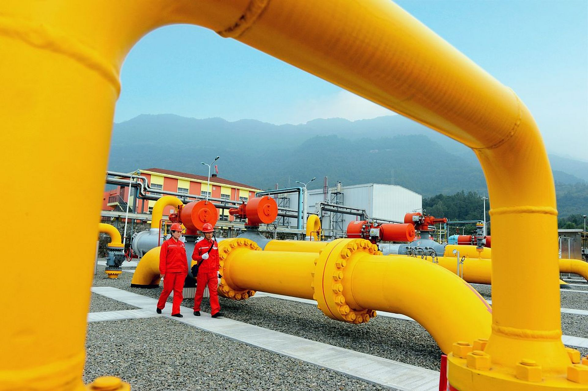 据中国石化消息,我国首个"西氢东送"输氢管道示范工程被纳入《石油