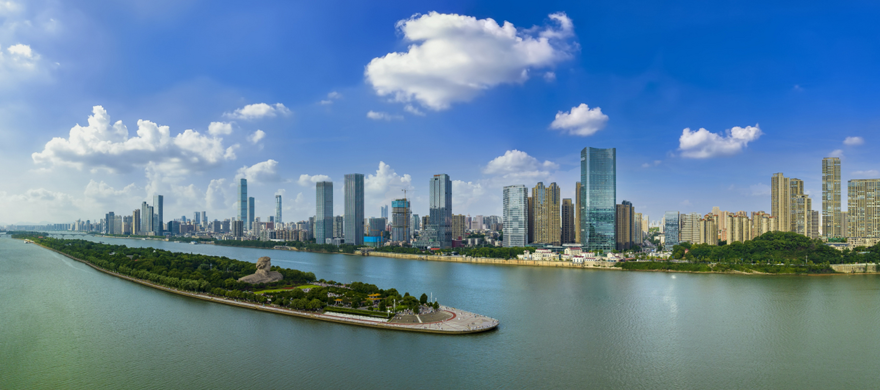 长沙打造全球研发中心城市# #长沙超越武汉成为中部老大# #长沙赶项