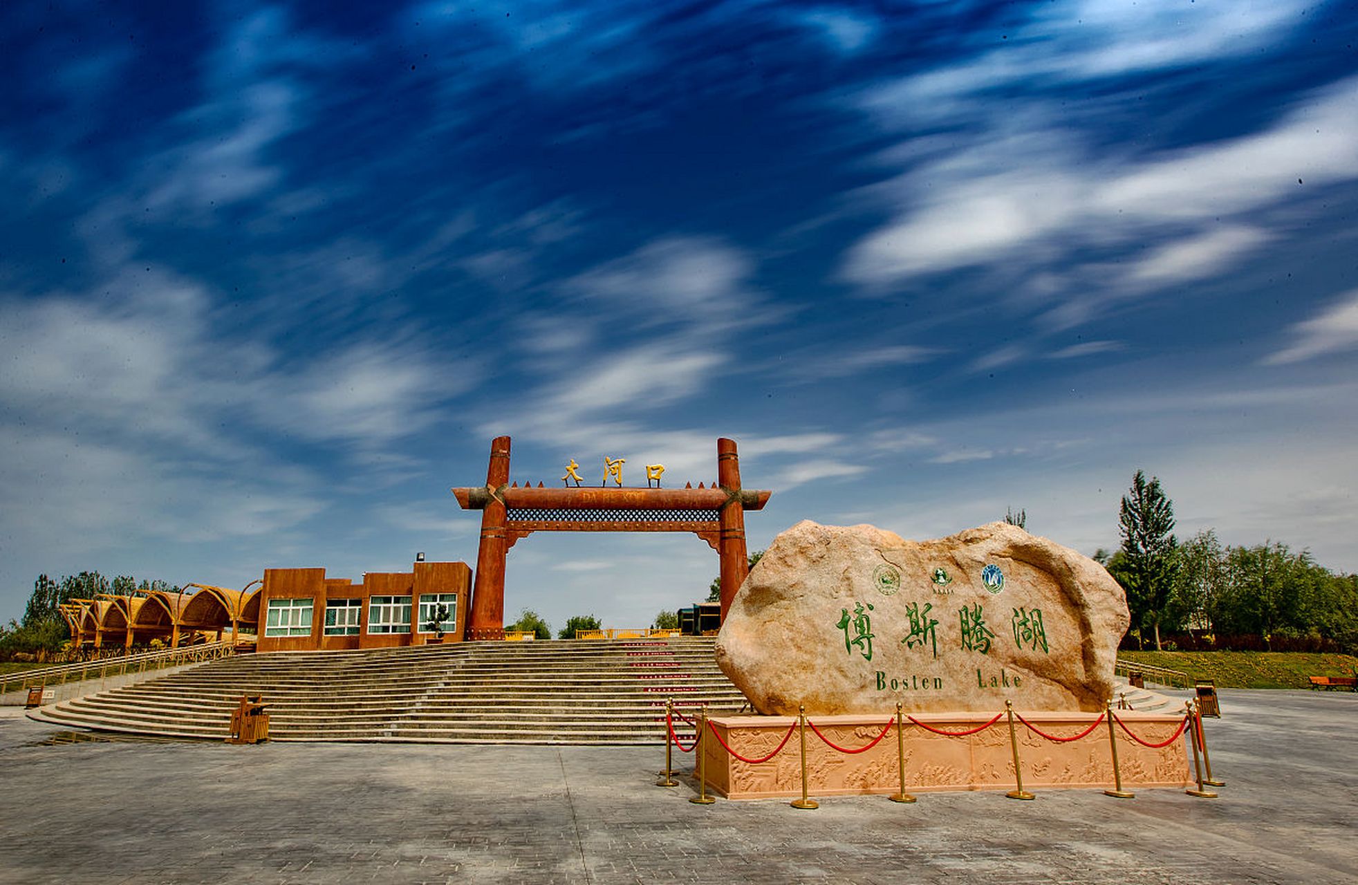 镜头里的春天# 长春九台区旅游,春日里山水如画,花海烂漫,自然景褂腚