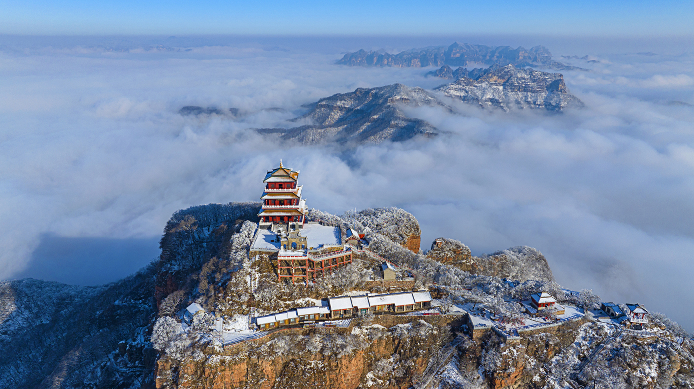 中国四大名山,黄山,泰山,峨眉山和华山各具特色,分别以险峻,秀丽,幽深