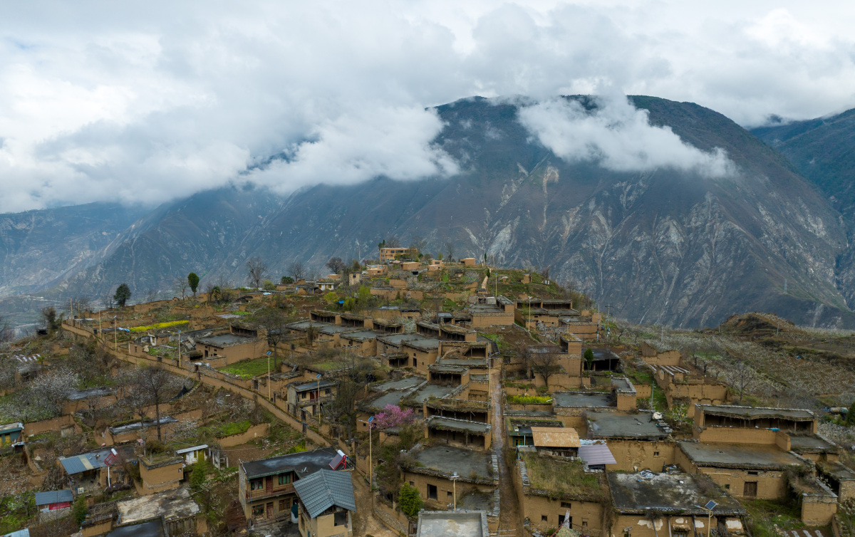 凉山彝族自治州旅游(探索凉山彝族自治州的迷人旅游景点)