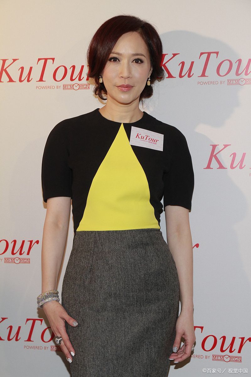 60岁高龄的顾纪筠,皮肤紧致身材匀称,完全不是老人家该有的样子