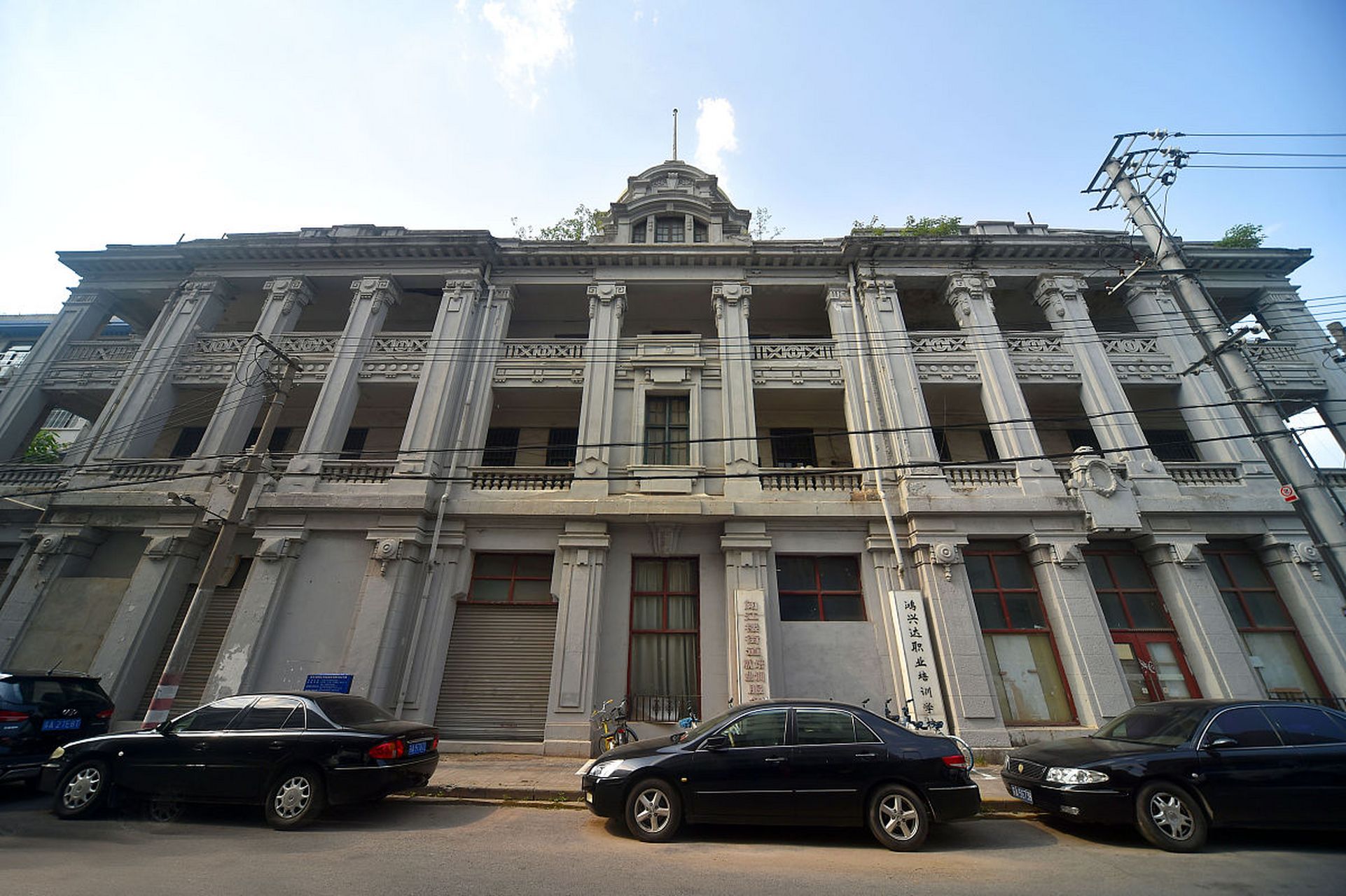 浙江实业银行旧址位于杭州市上城区清波街道,建筑建于民国十四年(1925