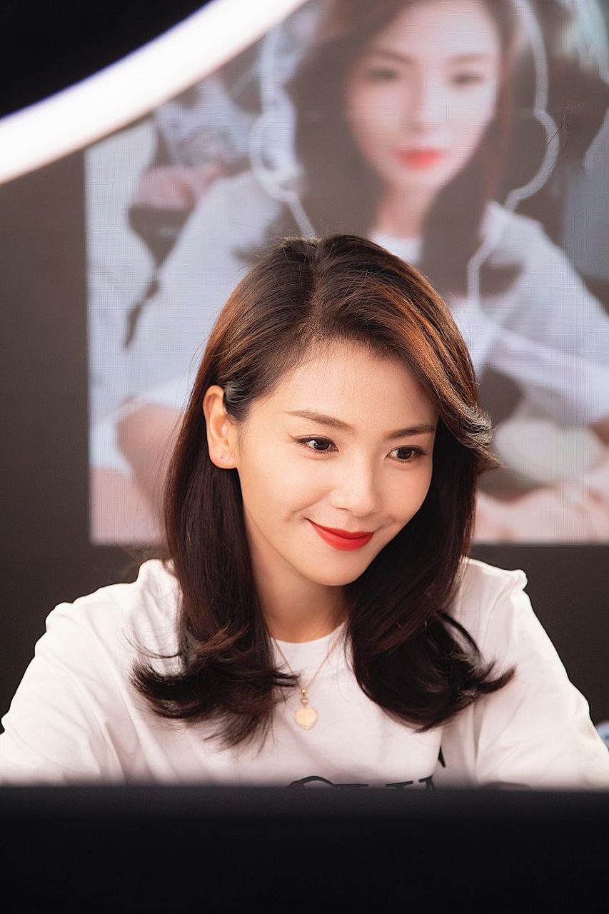 据不完全统计,2020年至少有500位艺人开启带货首秀,刘涛,陈赫,李晨