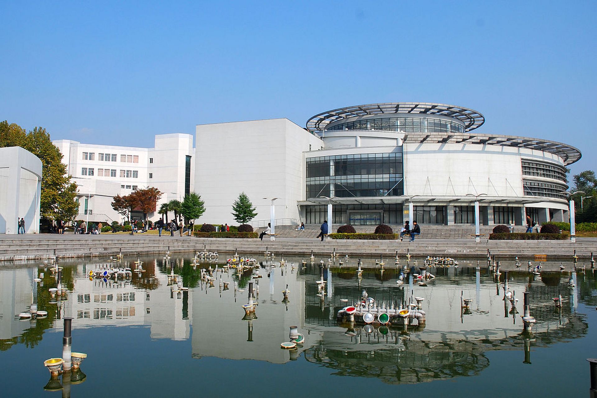 江西理工大学是一所综合性工科院校,位于江西省赣州市.