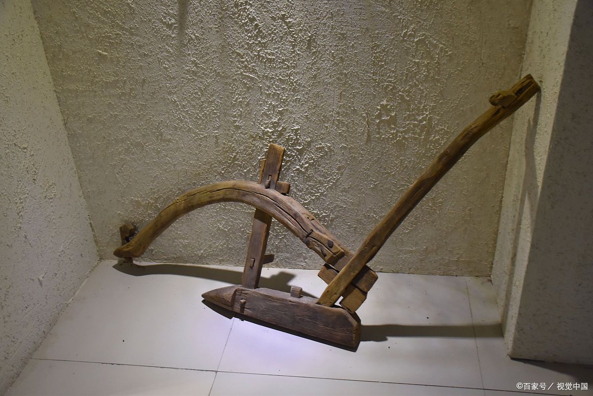 曲辕犁:唐代农民的"黑科技",如何让牛都笑出犁铧纹