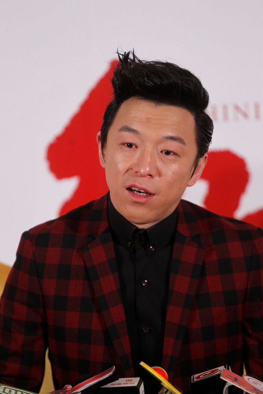 一次节目中,孙红雷质问黄渤:"我零片酬出演你的电影,你为什么要删除我