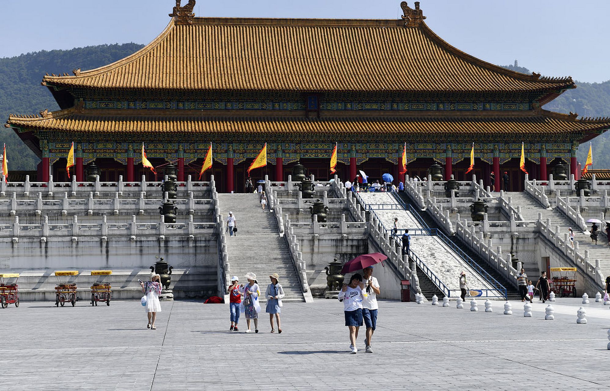 哪些景点 横店景区位于中国浙江省东阳市,是一个集影视拍摄,旅游观光