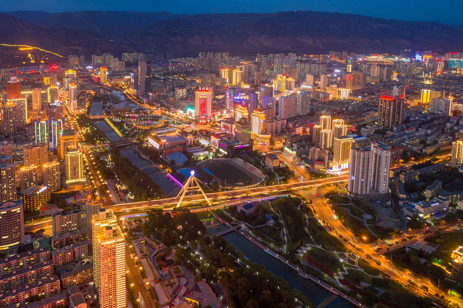 这些景点展现出独特的自然风光和人文景观,让游客深入了解西宁的历史