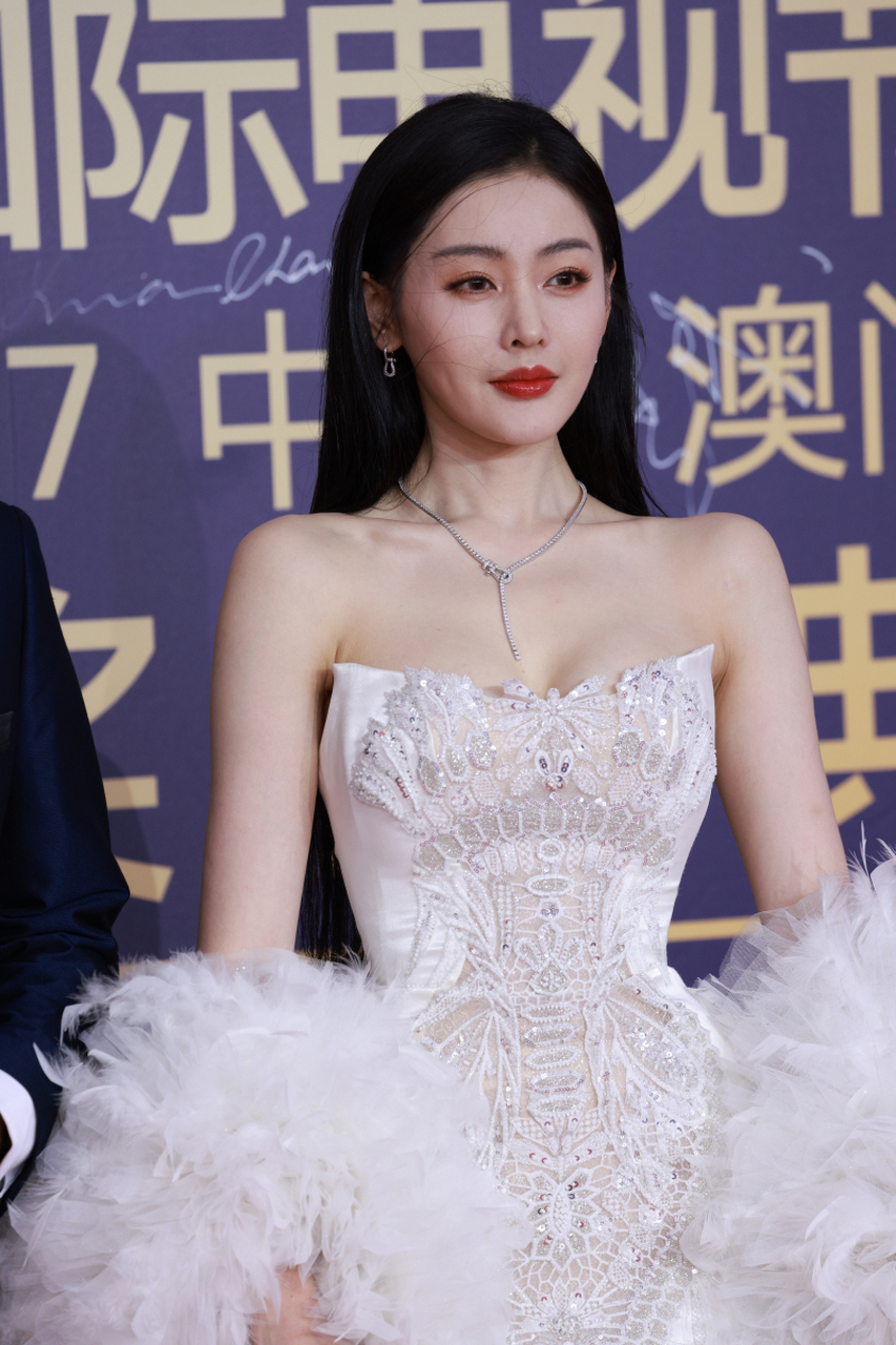 5月15日深夜,女星张天爱因一件意外事件冲上热搜.