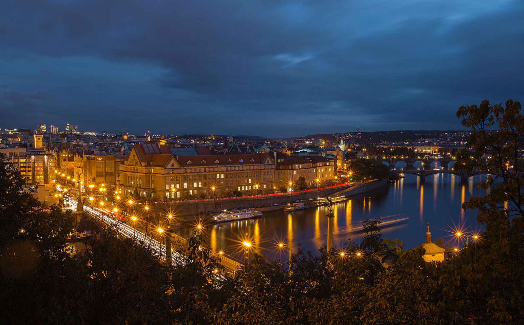 《金融时报》等多家媒体报道,捷克正在牵头多国筹集资金为乌克兰购买