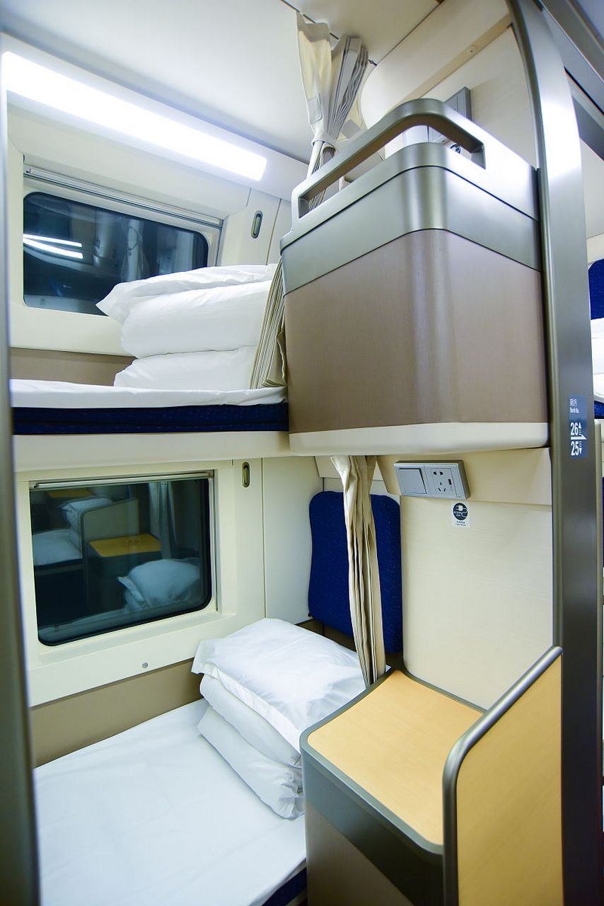 第一次坐动车09卧铺,感觉还不错,一个人要坐16个小时动车蛮害怕的