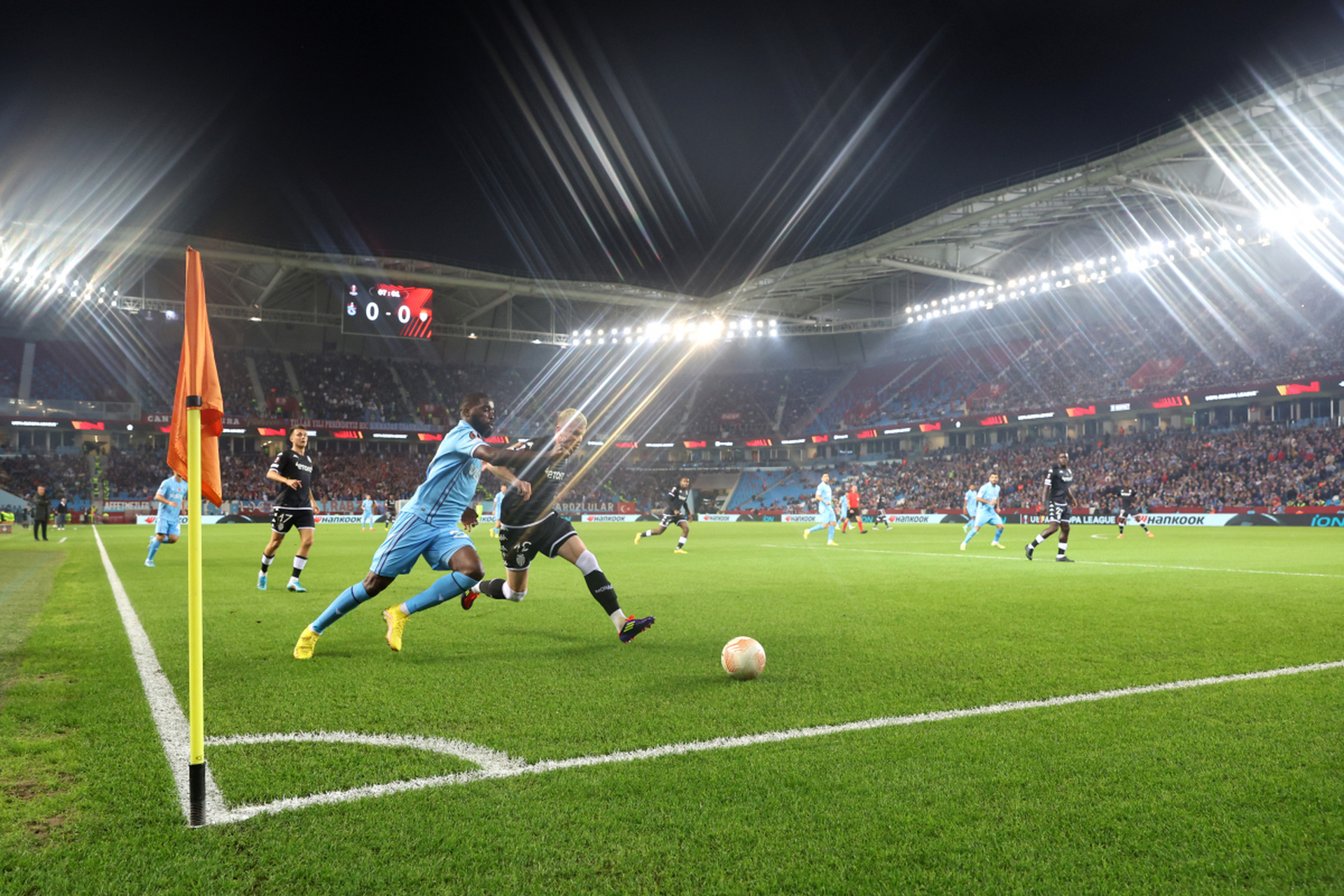 足球比赛里哪个位置踢满全场最耗体力?