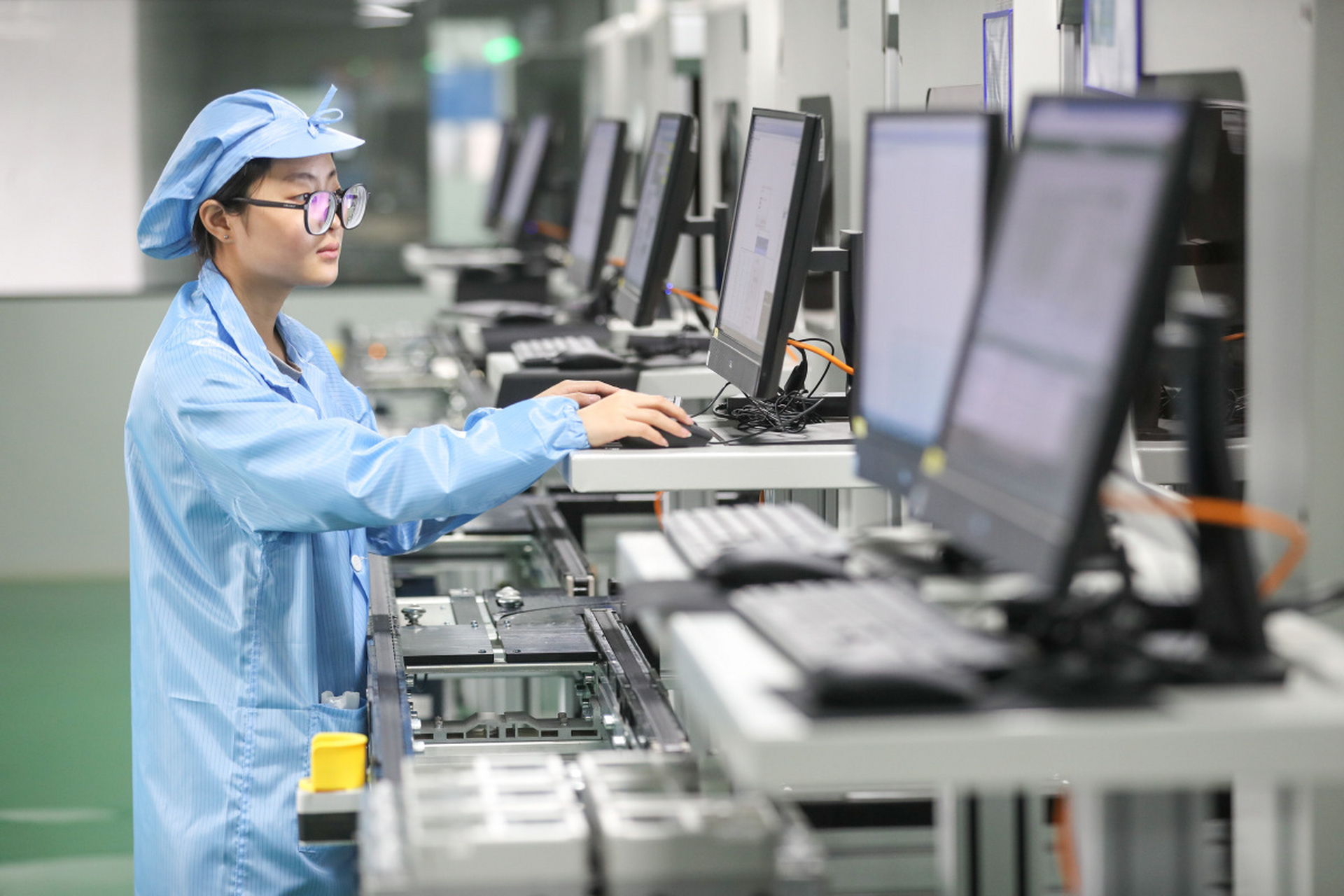 电子产品制造中,静电放电对静电敏感器件构成威胁.