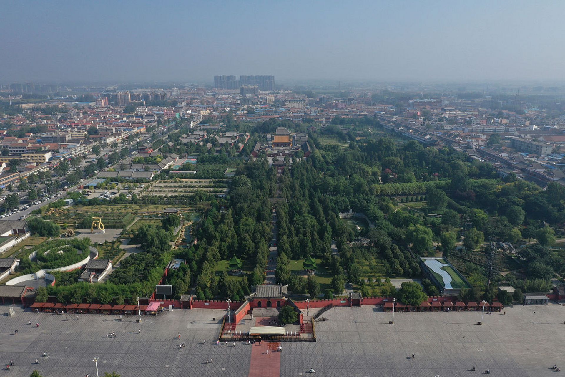 太昊陵被誉为"天下第一陵",伏羲氏被誉为"三皇之首",单日参拜人数最多