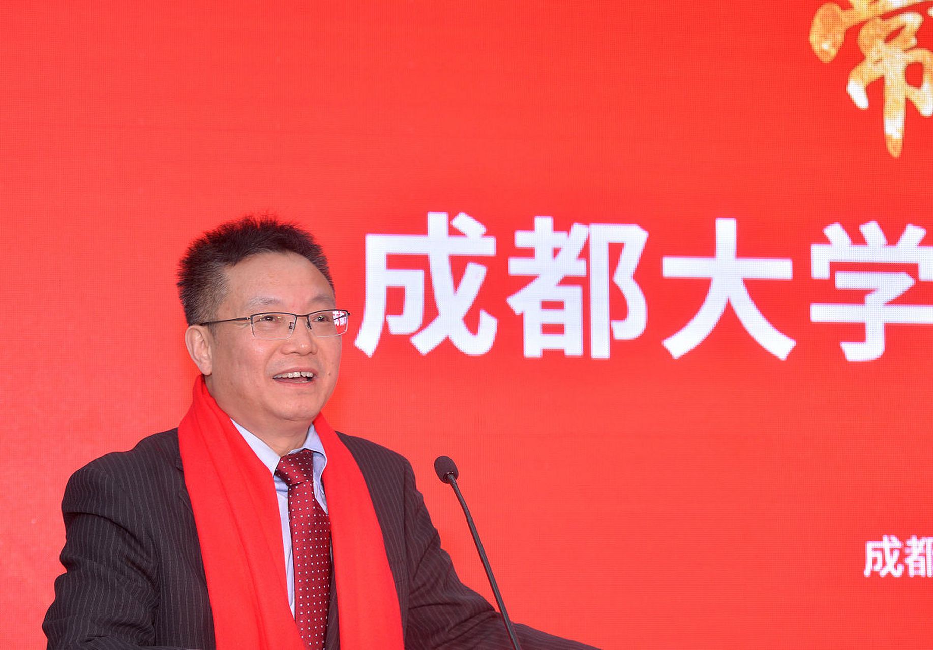 成都大学王清远没有问题# 现实就是这么残酷,竟然没有一点问题