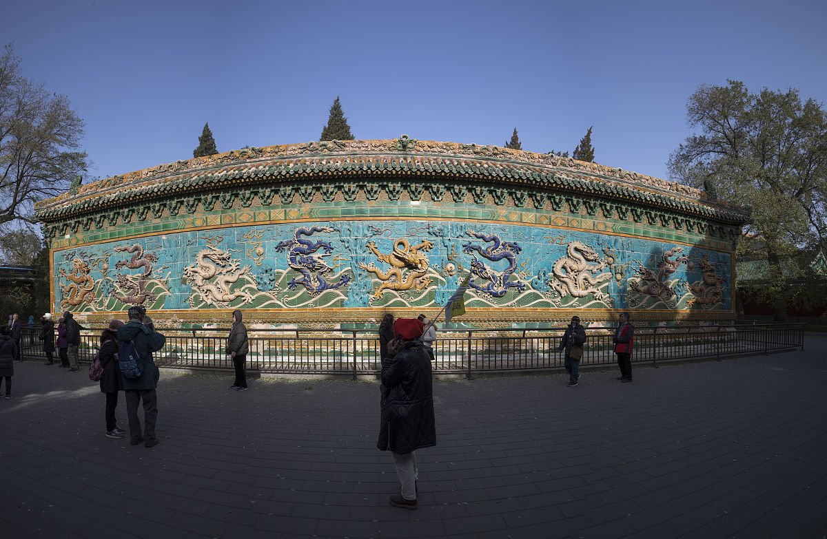 北海公园的九龙壁