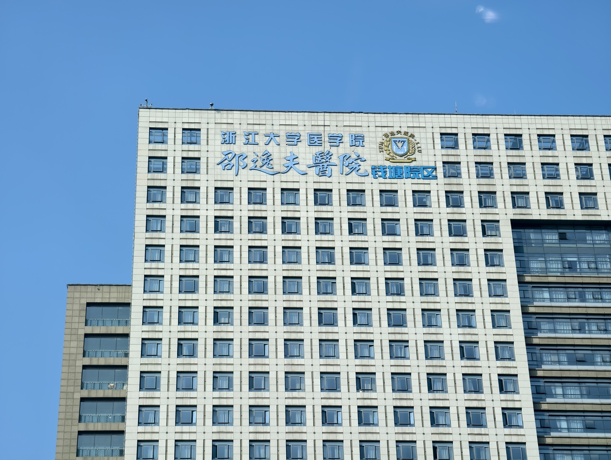 这个社会最不缺的生意就是医院,而且规模一个比一个大,医院里总是人山