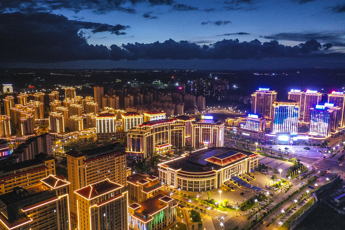 贵安新区成为了媒体焦点,6月份招商会以后的贵安将再次让人惊叹!