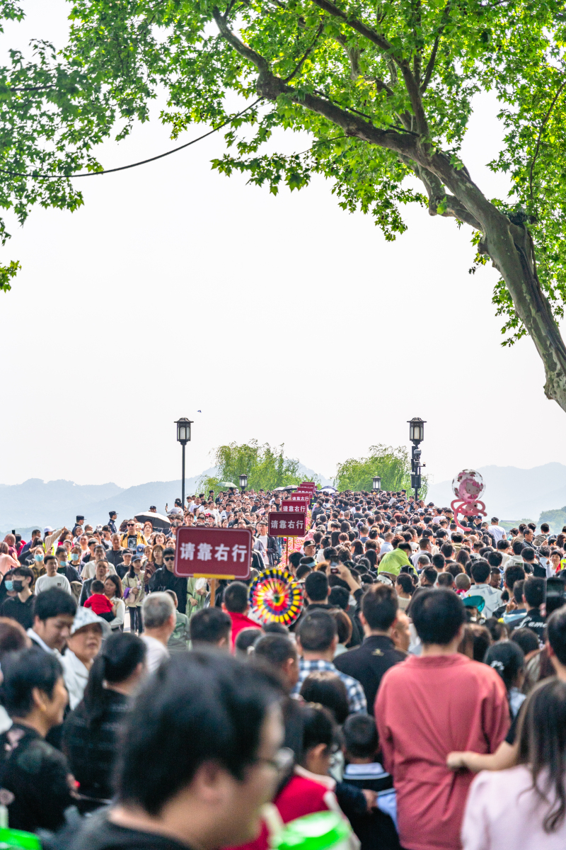 五一西湖人多图片